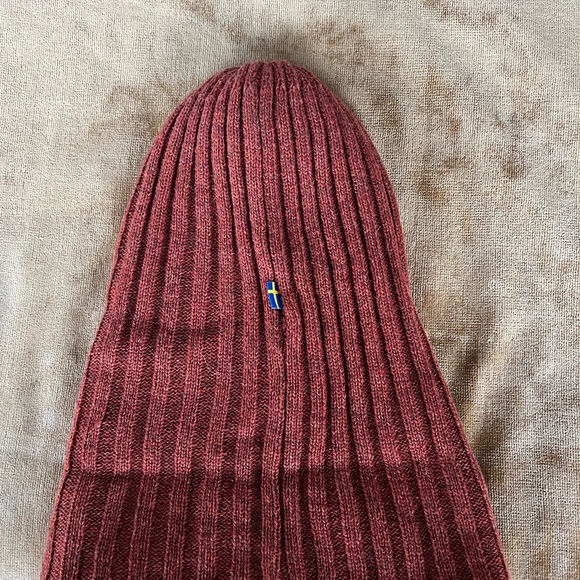 Fjall Raven Byron cuff tuque-like new - Picture 2 of 6